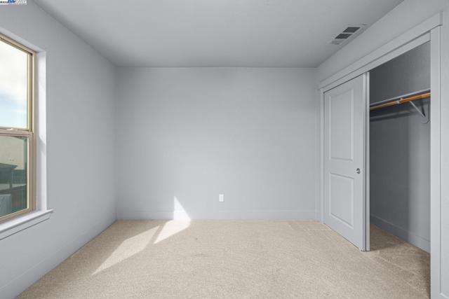 115 Lemon Blossom Ln, Patterson CA: https://media.crmls.org/mediaz/03dbef84-6d93-4e01-9acb-88daf88f30d4.jpg
