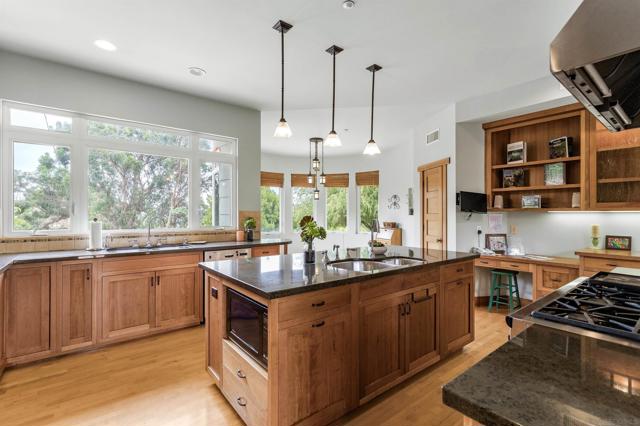 6132 Rainbow Heights Rd, Fallbrook CA: https://media.crmls.org/mediaz/03dc03b8-ac1d-46aa-b4a8-51d493c81a18.jpg