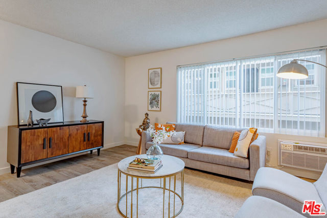 1833 N NORMANDIE Avenue, Los Angeles CA: https://media.crmls.org/mediaz/03dc1076-3d4f-47fa-8664-5eb2020f49e9.jpg