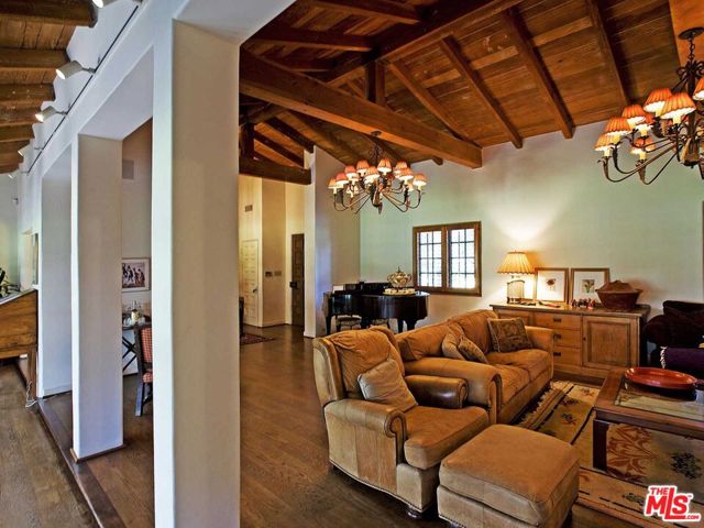 17545 Parthenia Street, Sherwood Forest CA: https://media.crmls.org/mediaz/03dcc88e-c6bc-4a91-b3db-b4a67e6b912a.jpg