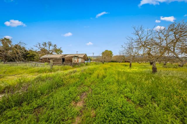 13755 Columbet Avenue, San Martin CA: https://media.crmls.org/mediaz/03ddda83-885b-4d4b-9298-6a53070c3b5a.jpg