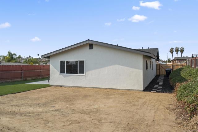 4281 Marcwade Dr, San Diego CA: https://media.crmls.org/mediaz/03de55cb-fc07-43f1-92ec-0e7568fb2644.jpg