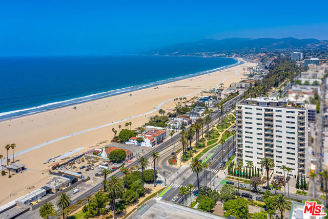 101 California Avenue, Santa Monica CA: https://media.crmls.org/mediaz/03de5ee7-f7b0-4e5e-8659-1e9587b9b243.jpg