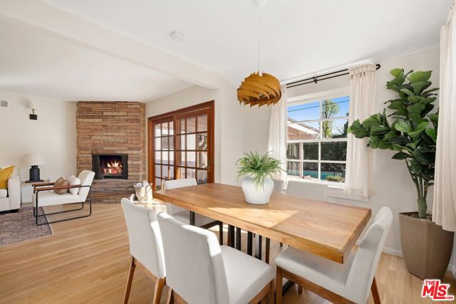 15016 Archwood Street photo 6