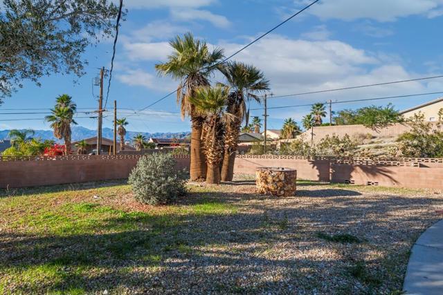 11115 Ambrosio Drive, Desert Hot Springs CA: https://media.crmls.org/mediaz/03df0d13-7938-4d6a-ba51-1164be832a83.jpg