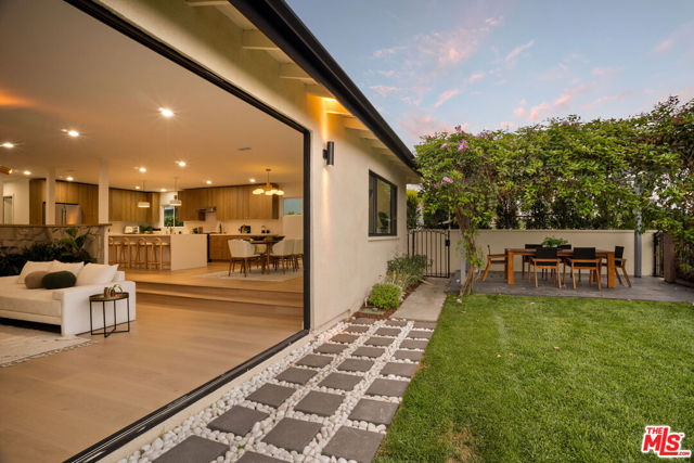 4731 Don Miguel Drive, Los Angeles CA: https://media.crmls.org/mediaz/03df4f14-1184-4fc8-bd46-24e20c83d842.jpg