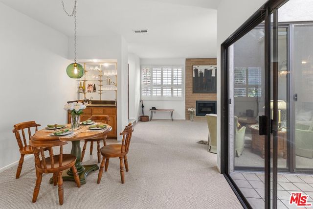 1119 23rd Street, Santa Monica CA: https://media.crmls.org/mediaz/03df6050-a5ff-47c9-b1d7-00fbc4c08061.jpg