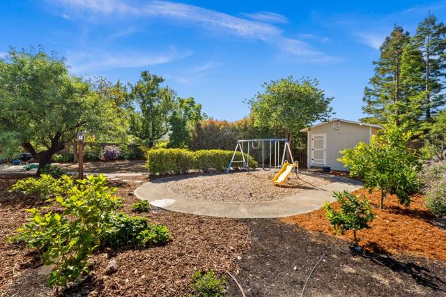 1 Malibu Court, Clayton CA: https://media.crmls.org/mediaz/03e08b73-efa9-4b67-9f0b-da421292453e.jpg