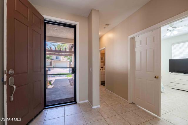 1633 Lola Way, Oxnard CA: https://media.crmls.org/mediaz/03e0cf0c-a7a0-4b14-a73b-94054e21367a.jpg