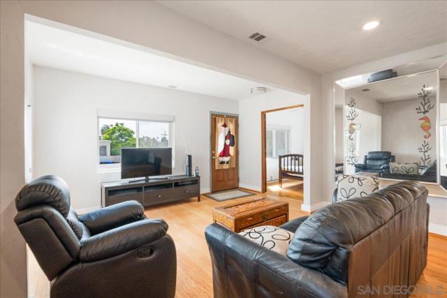 2931 Dahlia St, San Diego CA: https://media.crmls.org/mediaz/03e1052e-58cc-4b1e-94ac-770c8c21fc05.jpg