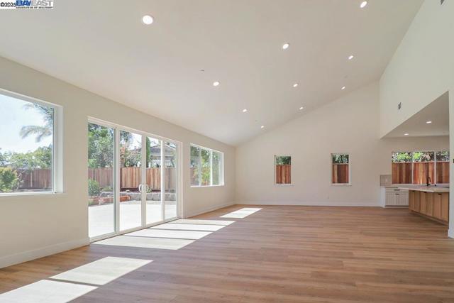 5232 Henderson Ct, Antioch CA: https://media.crmls.org/mediaz/03e16ffa-b232-4fd0-9ee8-1070cfaafc6e.jpg
