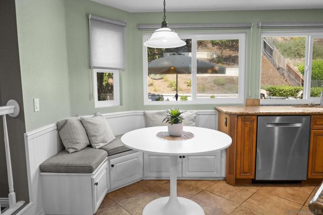 13907 Bruyere Ct, San Diego CA: https://media.crmls.org/mediaz/03e177c7-3928-4767-b7c2-b860d0fafefd.jpg