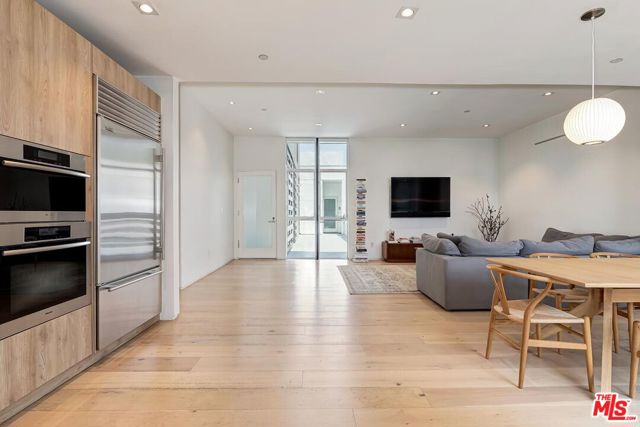 825 N Kings Road, West Hollywood CA: https://media.crmls.org/mediaz/03e18534-23b2-430f-9123-814e6e645e02.jpg