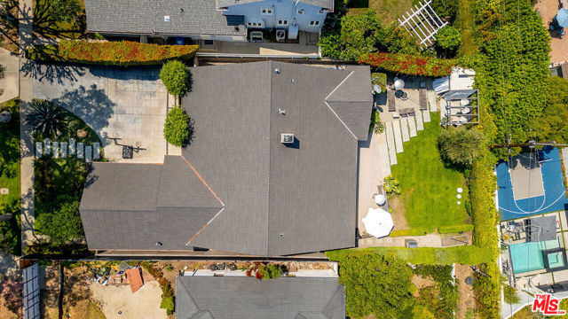 9353 Duxbury Road, Los Angeles CA: https://media.crmls.org/mediaz/03e1cb79-e83b-4a59-9c8a-5df0dc2815c7.jpg