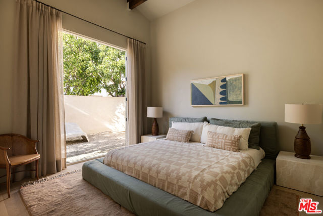 4228 Los Nietos Drive, Los Angeles CA: https://media.crmls.org/mediaz/03e1d11c-5aa6-4037-ba13-3f298c0dcd0f.jpg