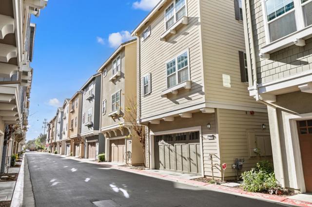 3718 Pyramid Way, Mountain View CA: https://media.crmls.org/mediaz/03e2a012-6fa8-48f4-a180-c850a420faff.jpg