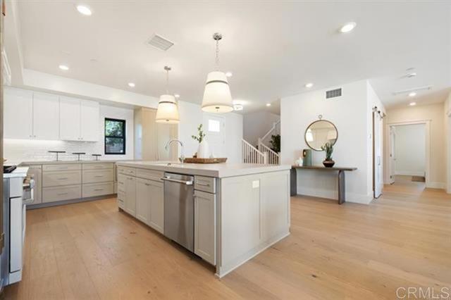 Detail Gallery Image 10 of 33 For 3755 Adams St, Carlsbad,  CA 92008 - 4 Beds | 3 Baths