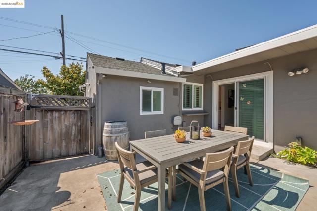 952 Amador St, Richmond CA: https://media.crmls.org/mediaz/03e30d51-26fc-46b4-bd3d-57c434e1d43b.jpg
