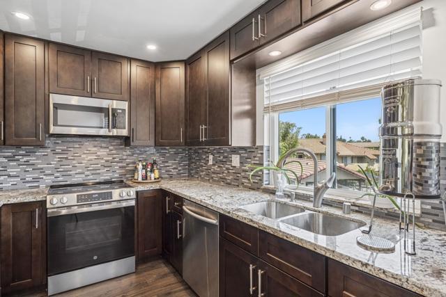 955 Postal Way, Vista CA: https://media.crmls.org/mediaz/03e31dc3-2d46-4a1c-9de0-3f00ea31b6a3.jpg