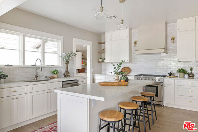 844 E Kensington Road, Los Angeles CA: https://media.crmls.org/mediaz/03e324c8-628f-4f33-8ab4-a287143190f2.jpg