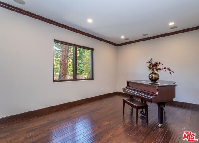 5427 Genesta Avenue, Encino CA: https://media.crmls.org/mediaz/03e39c7a-8767-453d-8c46-fe3468d29aaa.jpg