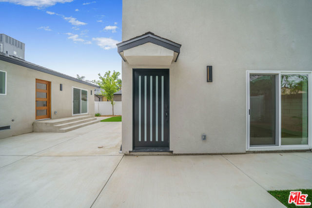 6835 Yolanda Ave, Reseda CA: https://media.crmls.org/mediaz/03e3f4d5-c479-4551-9705-97d81a12f1c0.jpg
