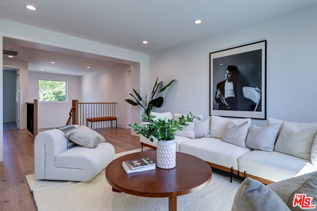 7733 Henefer Avenue, Los Angeles CA: https://media.crmls.org/mediaz/03e5224f-8976-4764-8842-20a2e66290ff.jpg