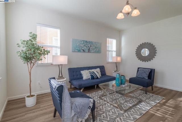 1526 Cat Tail Dr, Stockton CA: https://media.crmls.org/mediaz/03e53fb5-7e3a-4ea8-8612-ab260cc3ef6d.jpg