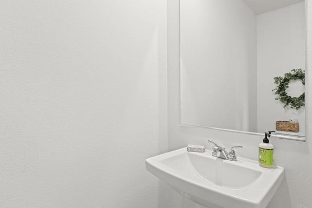 Detail Gallery Image 10 of 30 For 35180 Grove Trl, Fallbrook,  CA 92028 - 3 Beds | 2/1 Baths