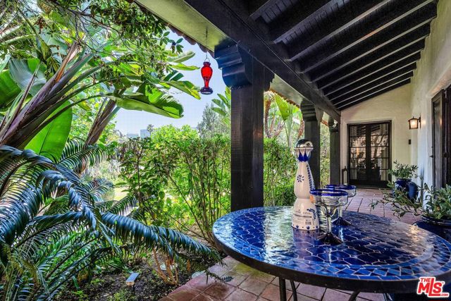 1423 Warnall Avenue, Los Angeles CA: https://media.crmls.org/mediaz/03e5ab87-2d92-4e7a-8696-67e6a0893f59.jpg