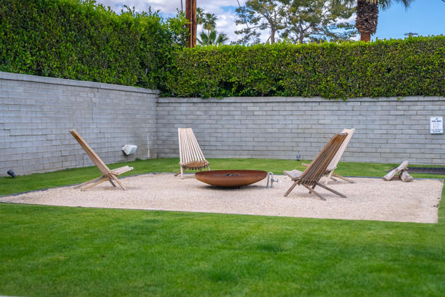 1022 E Mesquite Avenue, Palm Springs CA: https://media.crmls.org/mediaz/03e6946d-243f-42af-b5e6-0447fc1d0ea0.jpg