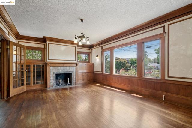 1239 Carleton St, Berkeley CA: https://media.crmls.org/mediaz/03e6c218-d8c5-496f-a6ef-3240e1581466.jpg