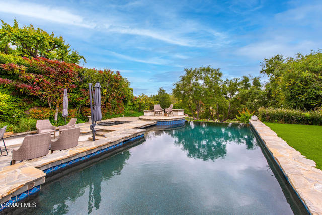 4646 Pine Valley Place, Westlake Village CA: https://media.crmls.org/mediaz/03e72e23-ac99-4542-8568-c68ca022868e.jpg