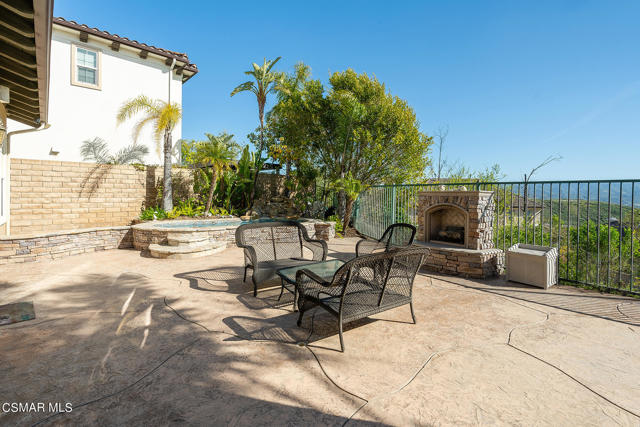 1728 Bluesage Court, Simi Valley CA: https://media.crmls.org/mediaz/03e77d88-55a8-46b2-a3ac-fdf8f90a43dd.jpg