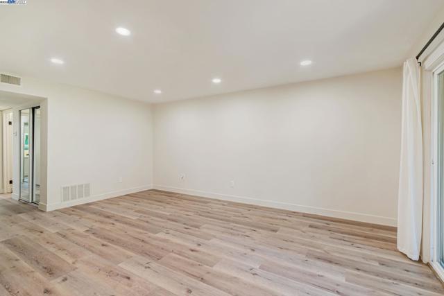 291 Tradewinds Dr, San Jose CA: https://media.crmls.org/mediaz/03e82882-c6ec-43b7-93ea-c2e0a4a27cc4.jpg