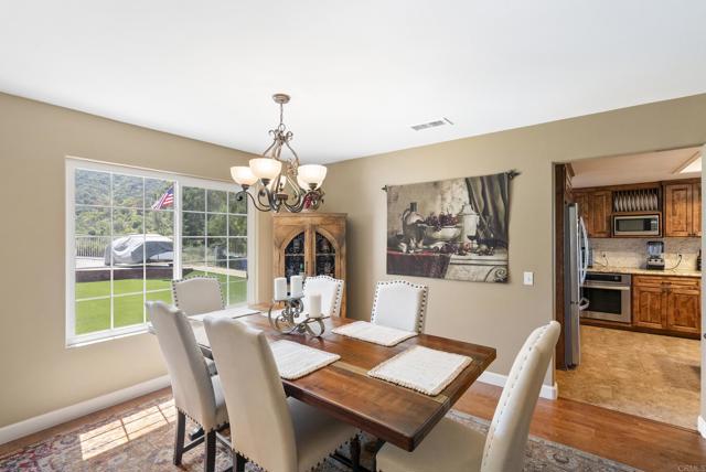 Detail Gallery Image 11 of 63 For 13658 Sage Mountain Lane, Jamul,  CA 91935 - 4 Beds | 3 Baths