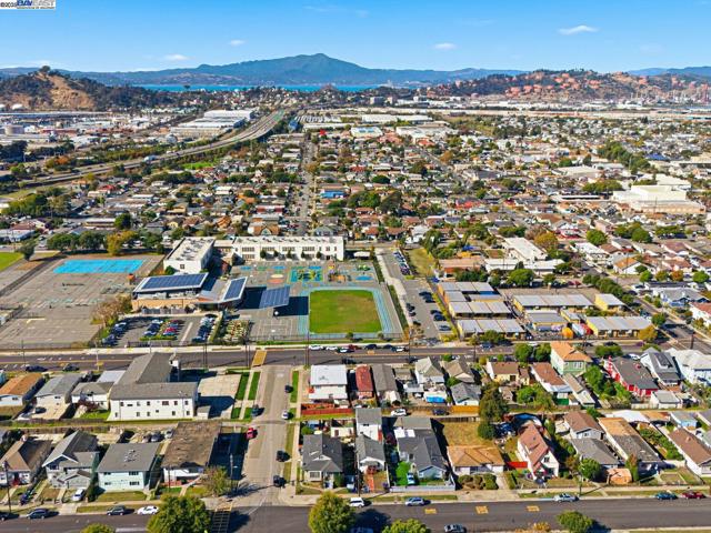 261 S 13th St, Richmond CA: https://media.crmls.org/mediaz/03e99f9b-1df8-4c48-8dbd-d3e19b74049c.jpg