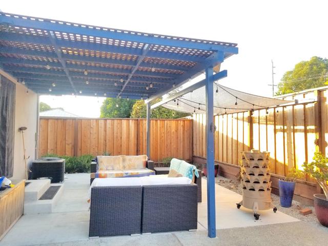 15061508 Kentfield Avenue, Redwood City CA: https://media.crmls.org/mediaz/03e9c7ba-fff7-4686-840e-d0acedac5959.jpg