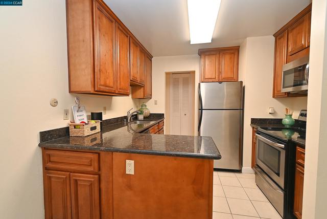 Image 6 of 20 For 1699 Laguna St  305