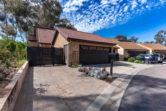 2038 Avenue Of The Trees, Carlsbad CA: https://media.crmls.org/mediaz/03ea2296-eca7-4483-bd76-ae4599552eb6.jpg