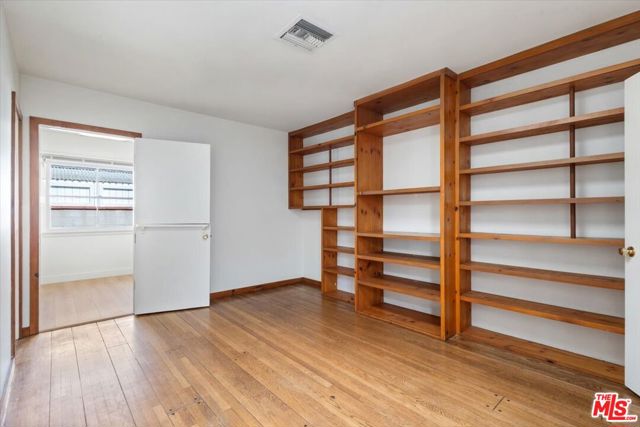 12848 Tiara Street, Valley Village CA: https://media.crmls.org/mediaz/03eaeae9-266e-44bc-94d3-7fb2252a0832.jpg