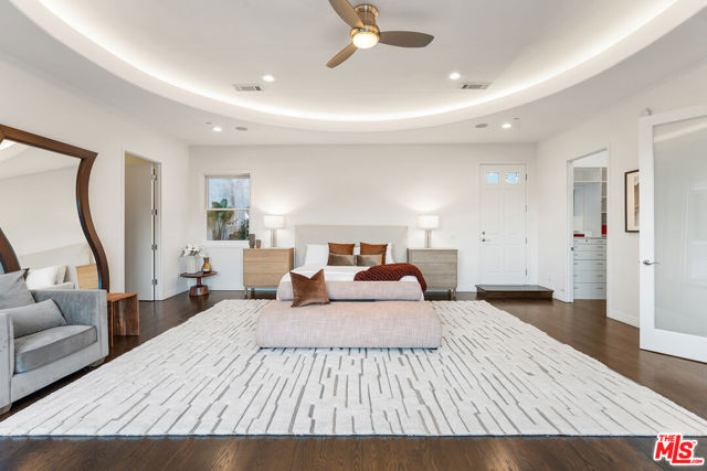 2333 Vasanta Way, Los Angeles CA: https://media.crmls.org/mediaz/03eb34e2-b548-424c-9b24-4e3312378c9c.jpg