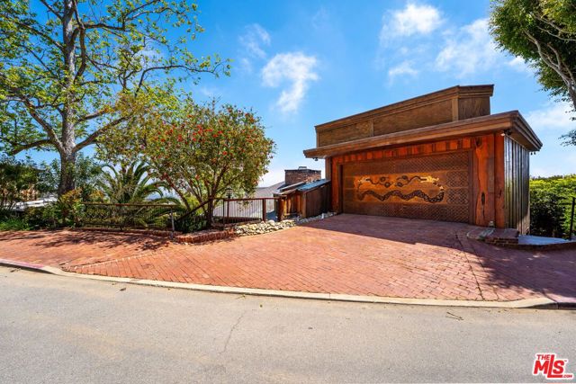 440 Mariposa Drive, Ventura CA: https://media.crmls.org/mediaz/03eb4d77-2c62-4f70-9afc-88ce78855c74.jpg