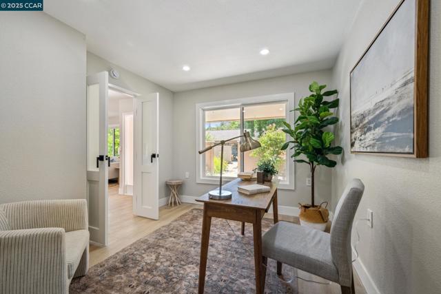 1736 Golden Rain Rd, Walnut Creek CA: https://media.crmls.org/mediaz/03eb7443-4ae1-4691-b3d3-8f7cf451fce0.jpg