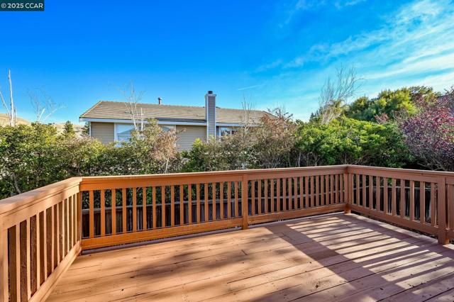 1105 Peacock Creek Dr, Clayton CA: https://media.crmls.org/mediaz/03eb8dd1-7353-4d0f-9b19-112ea4993d2f.jpg