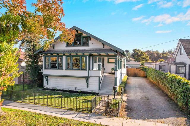 1781 B St, Hayward CA: https://media.crmls.org/mediaz/03ebb64c-6cf3-490e-a76b-c21d992abe26.jpg