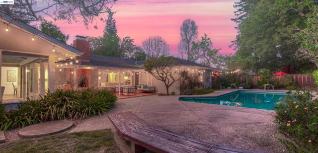 1785 Holly Ave, Menlo Park CA: https://media.crmls.org/mediaz/03ec4562-4c52-4cb0-bae2-babf937ca3fa.jpg