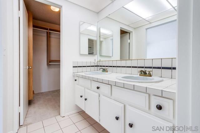 3773 Catamarca Dr, San Diego CA: https://media.crmls.org/mediaz/03ec8299-d175-4e12-8cc9-e92e58652996.jpg