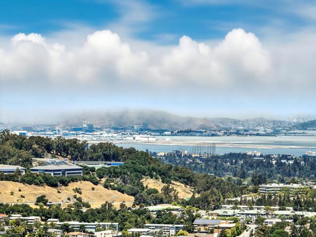 2774 Belmont Canyon, Belmont CA: https://media.crmls.org/mediaz/03eca526-ed6c-4d9b-b3c1-3dd1f42567bf.jpg