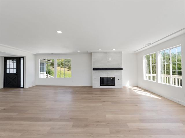 Detail Gallery Image 8 of 52 For 28148 Mountain Meadow Rd, Escondido,  CA 92026 - 3 Beds | 3 Baths